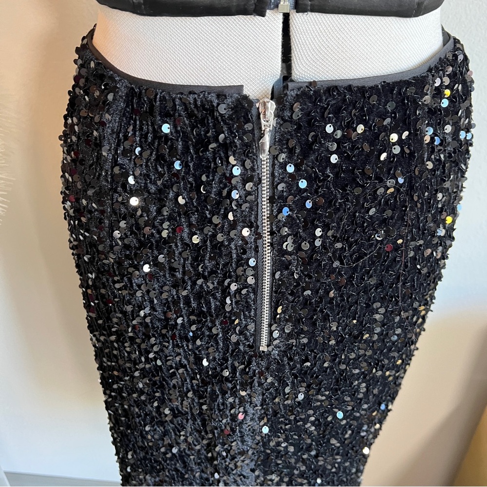 Black Sequin Knee Length Pencil Skirt - Picture 5 of 13